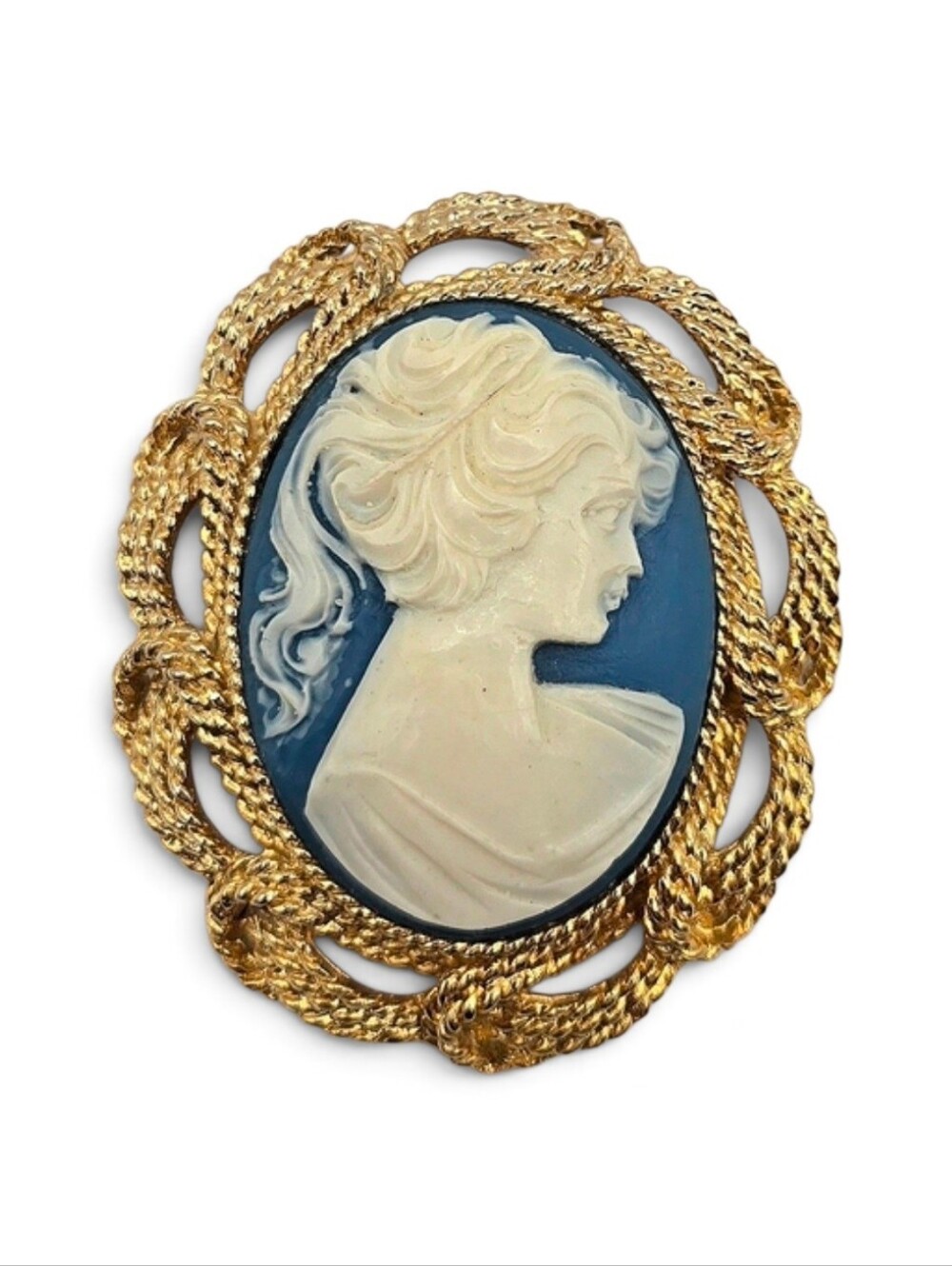 Vintage Cameo Brooch – Gold Tone Rope Frame | Classic Victorian Style